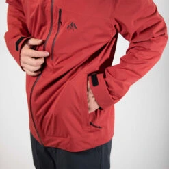 Jones Peak Bagger Skijacke Safety Red Herren -Skiausrüstungs Geschäft jones peak bagger jacket safety red 06 gross